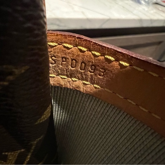 Louis Vuitton Pre-loved 2002 Monogram Reporter crossbody - Picture 11 of 11